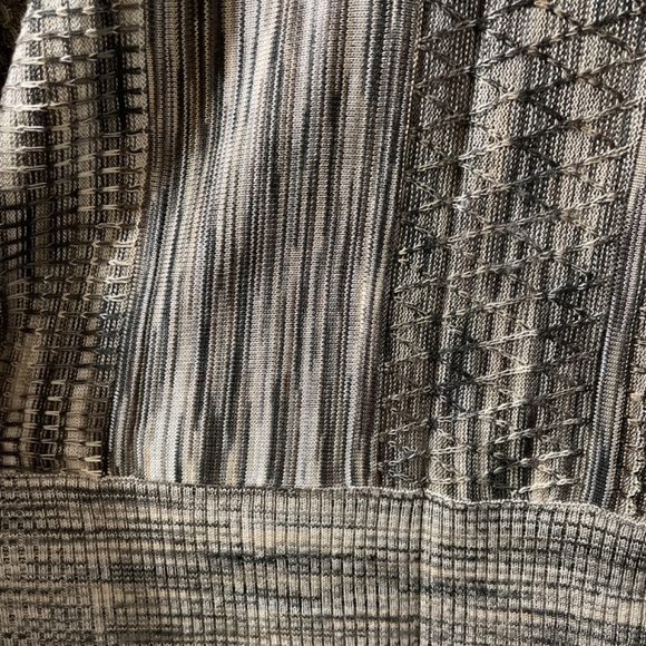 Women XL Gorgeous Knit Stretch Boho Top Blouse Flattering Style - Picture 5 of 6